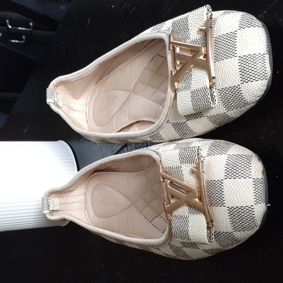 LOUIS VUITTON FLATS - Picture 1 of 17